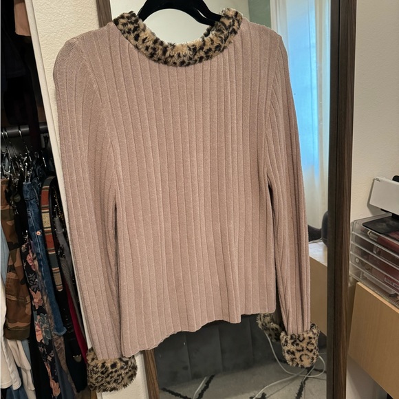 Vintage Cheetah/Leopard Fur Trim sweater - Picture 2 of 4